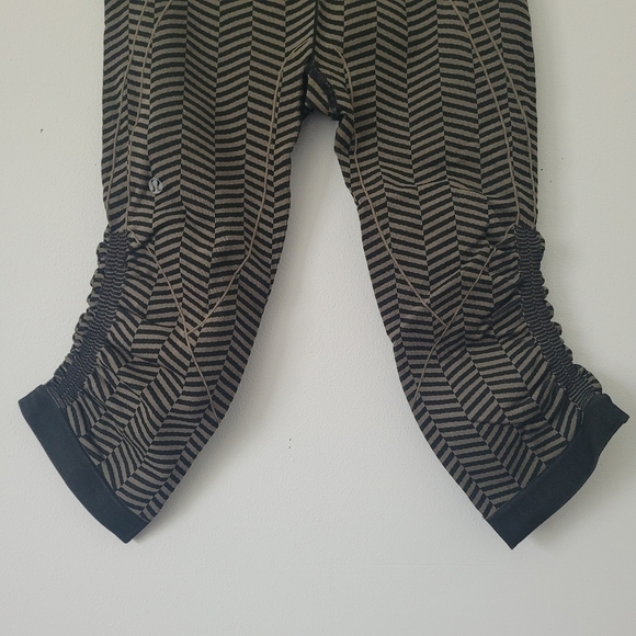 Lululemon In The Flow Crop II Heathered Fatigue Green chevron size 6 - Picture 6 of 9